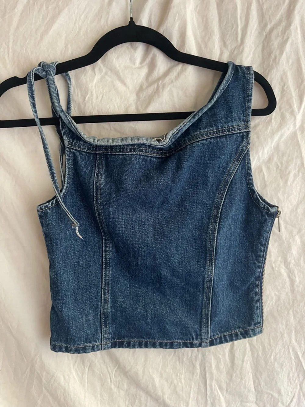 MESHKI Off-the-Shoulder Denim Top Asymmetrical Crop Side Tie Edge Y2K Size Small - Picture 8 of 13
